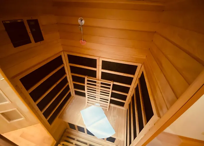 Pyramida & Sauna Relax Guest House